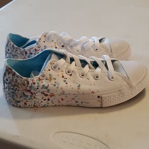 Brand new ladies converse